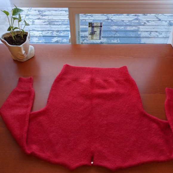 Déesse Red Fluffy Sweater - Picture 4 of 5
